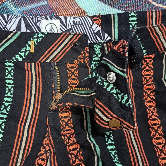 🌈VOLCOM EMBROIDERED SHORTS-3 - Picture 3 of 6